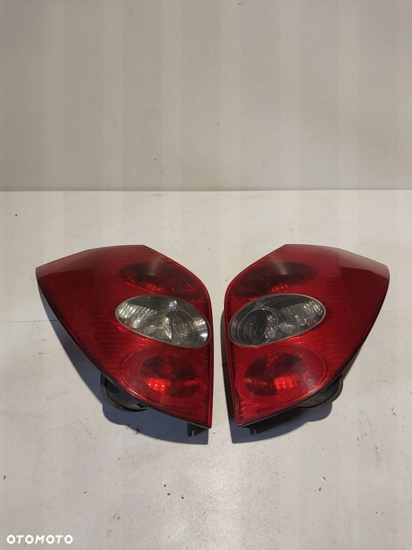 Renault Laguna II kombi tylna lampa tył prawa lewa prawy lewy