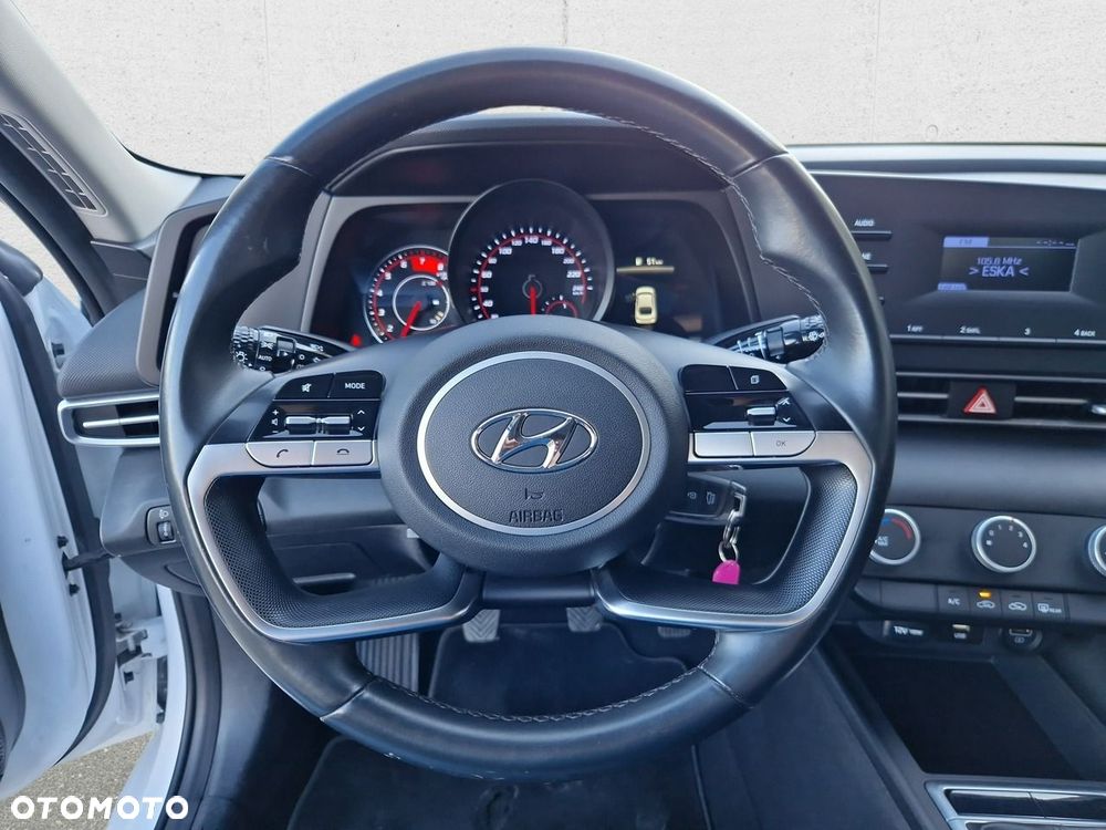 Hyundai Elantra - 16