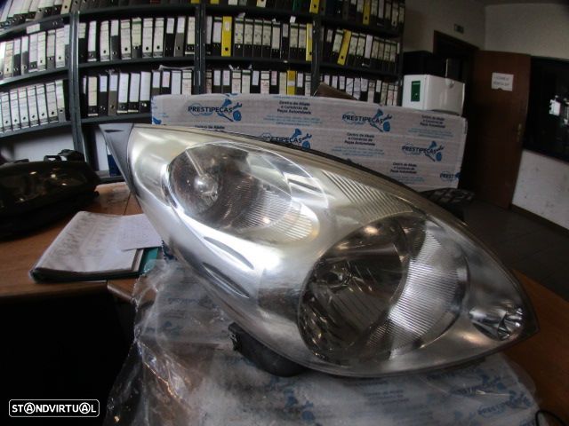 Farol Far1608 CHEVROLET SPARK FASE 1  2012 1.0I 68CV 5P VERMELHO DRT H4 GM - 1
