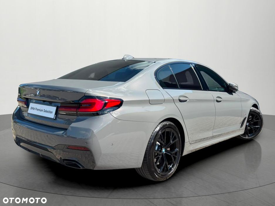 BMW Seria 5 530d xDrive mHEV sport - 3
