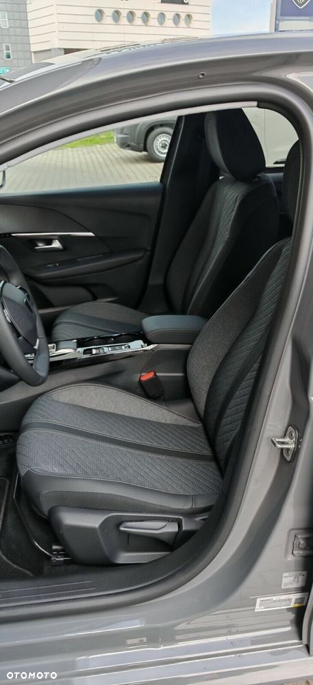 Peugeot 208 - 12