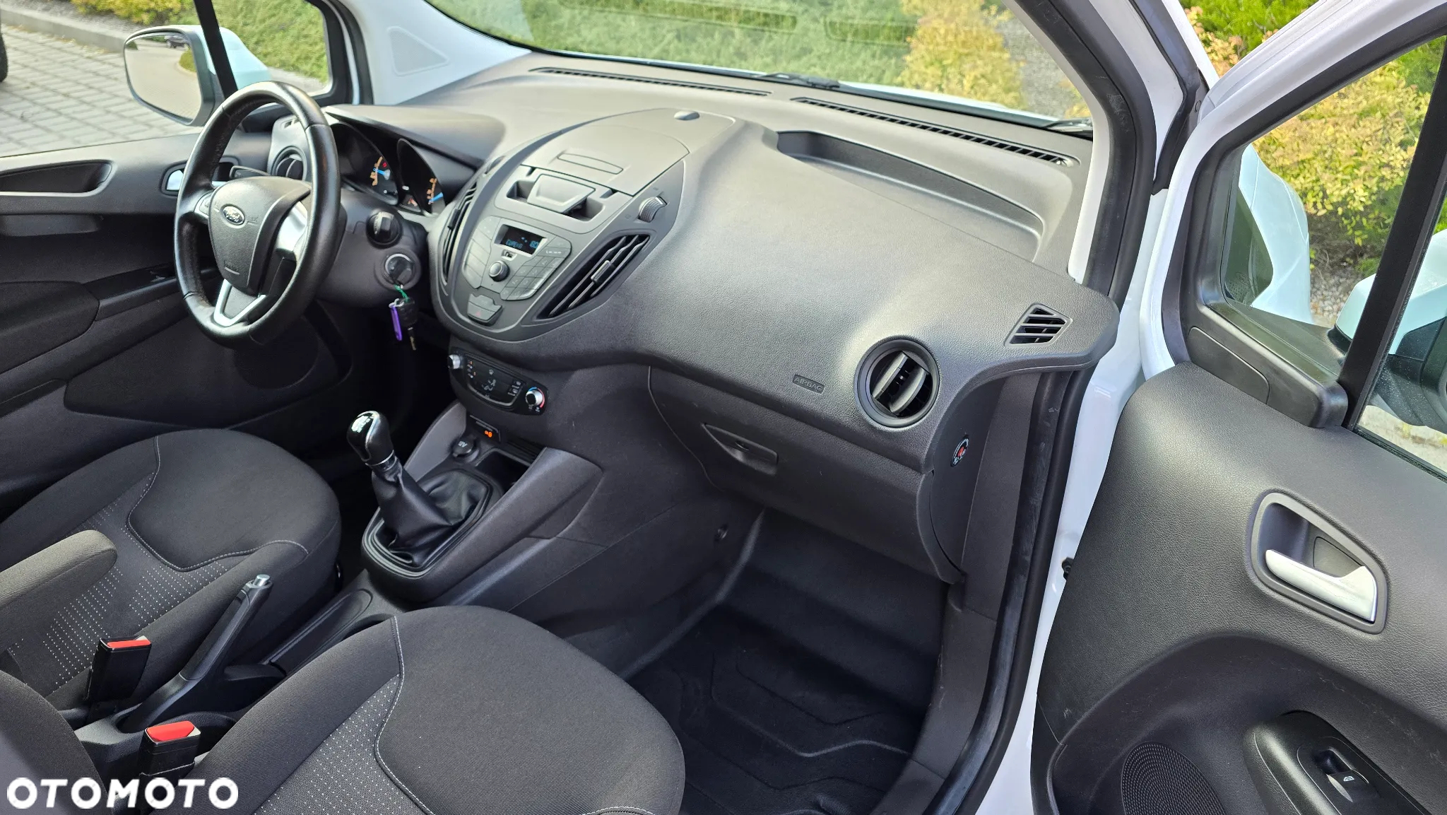 Ford Transit Courier - 10