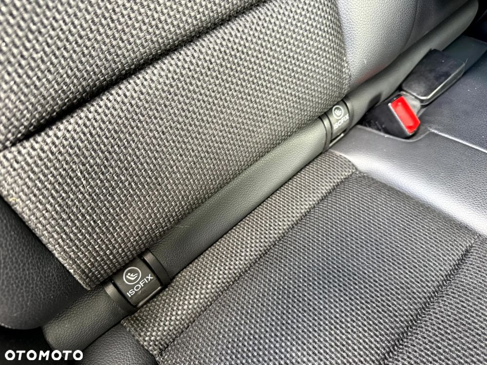 Mercedes-Benz Klasa E 220 CDI DPF BlueEFFICIENCY Automatik Avantgarde - 26