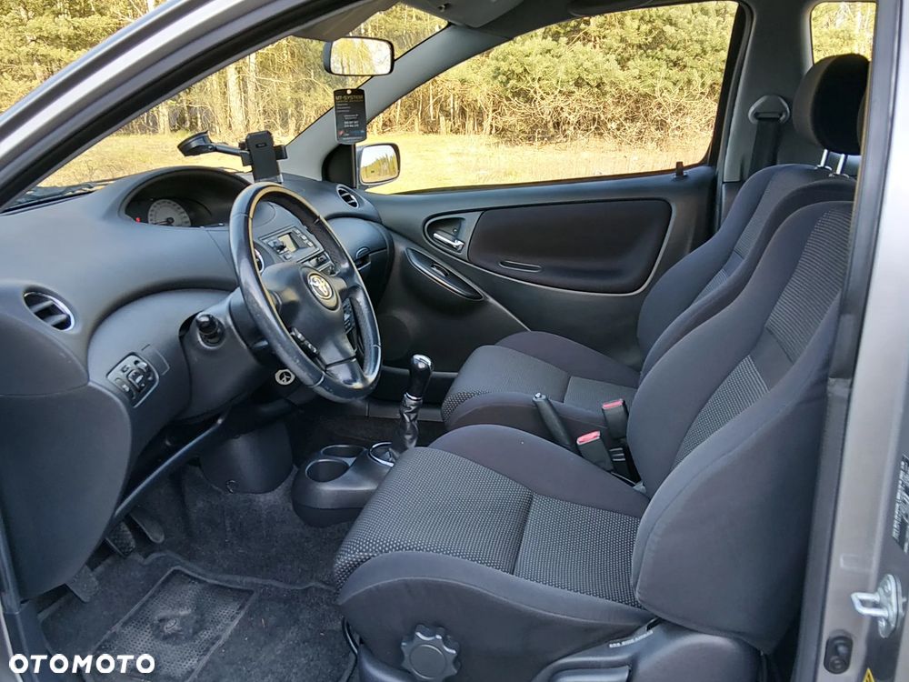 Toyota Yaris - 18