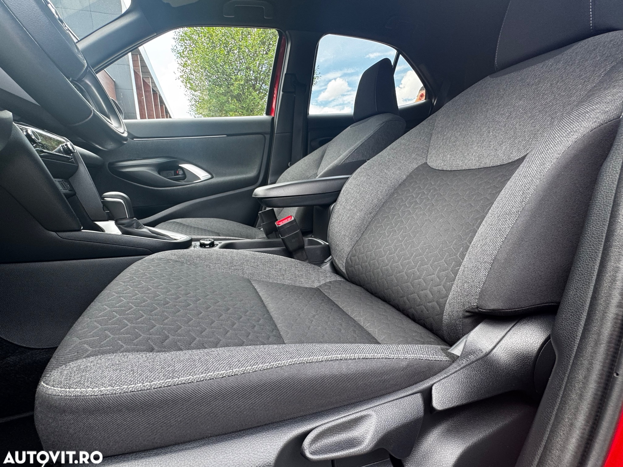 Toyota Yaris Cross 1.5 VVT-i HSD 116 4x4 HEV Dynamic - 29