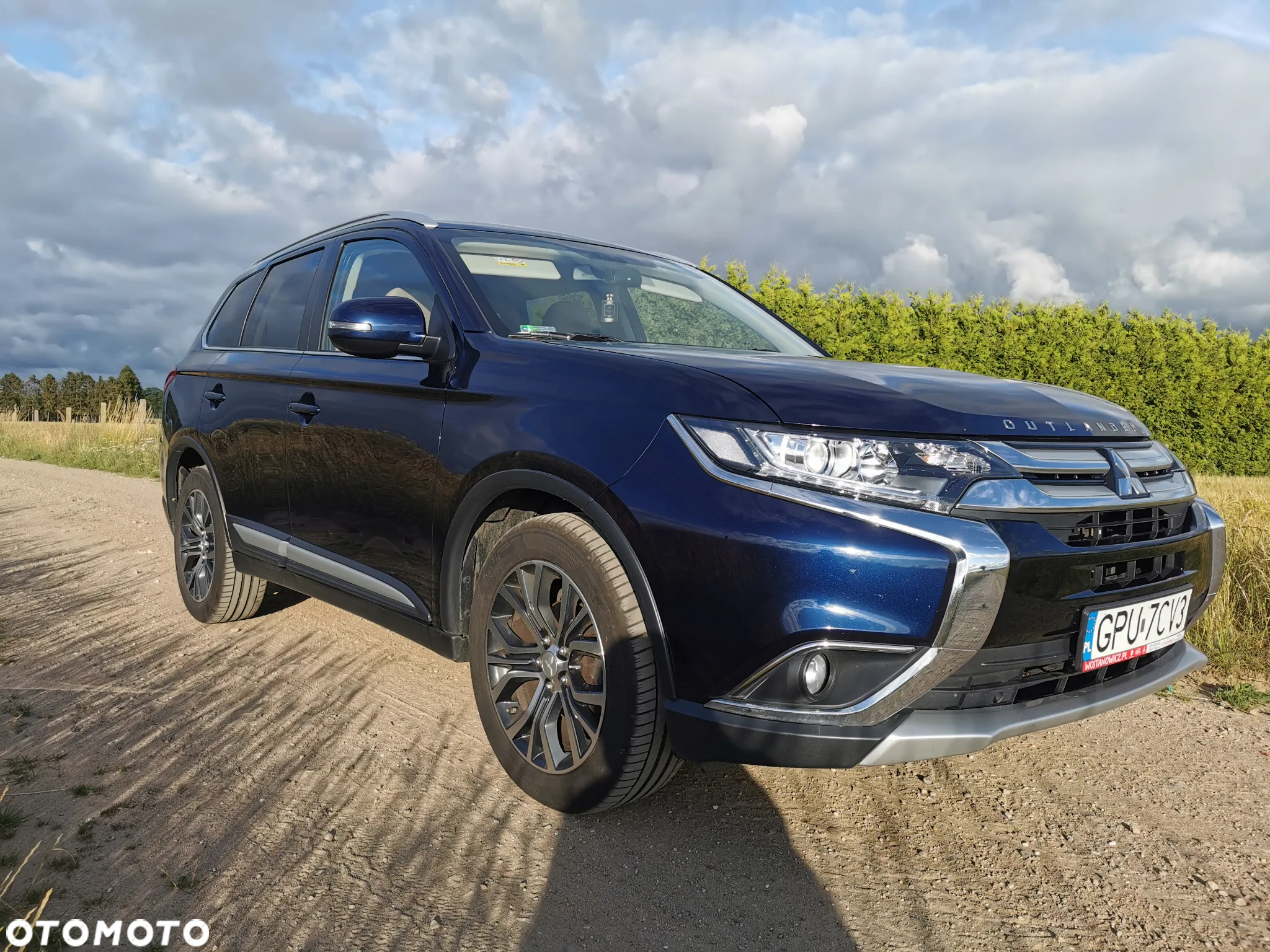 Mitsubishi Outlander 2.0 Instyle + 4WD CVT - 2