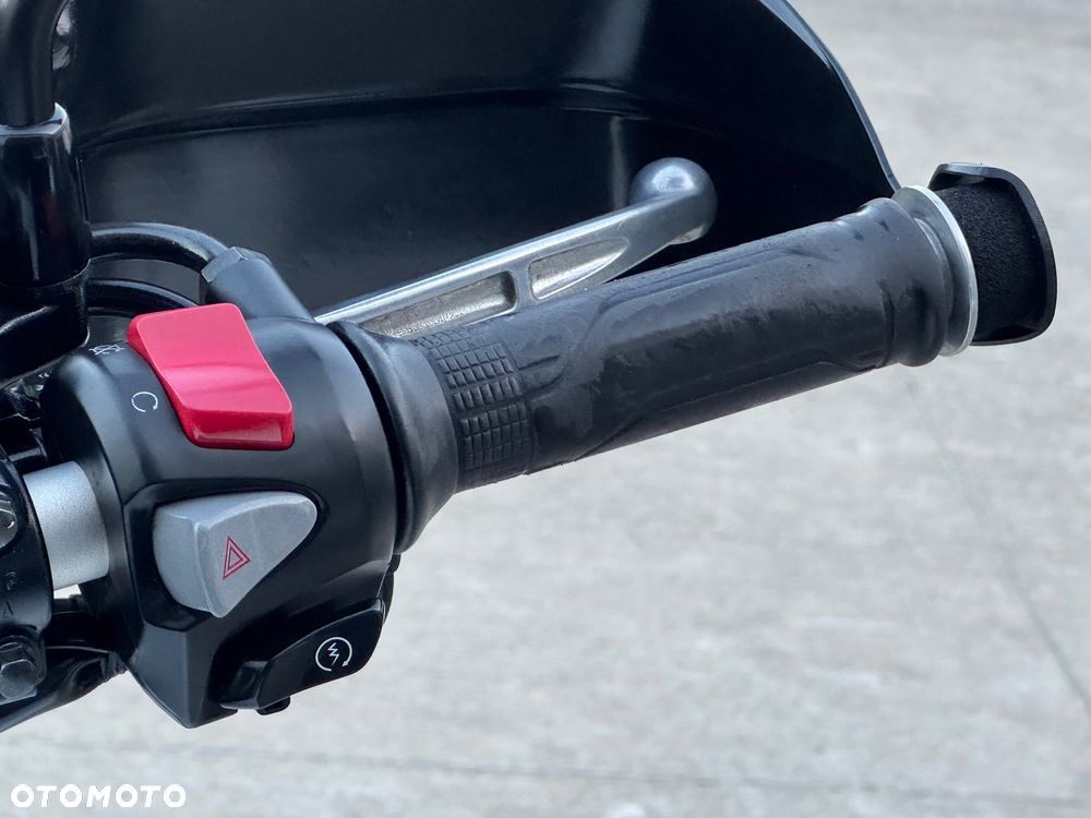 Honda VFR - 16
