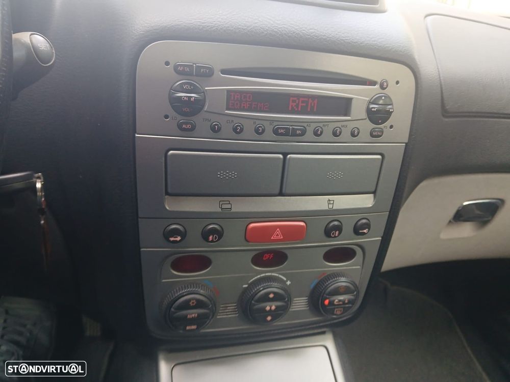 Alfa Romeo GT 1.9 JTD M-JET - 16