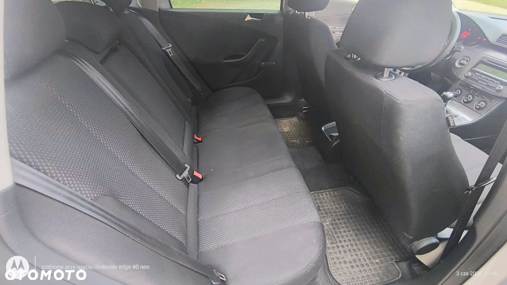 Volkswagen Passat 1.9 TDI DPF Highline - 10