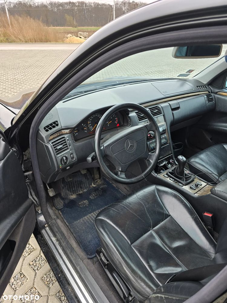 Mercedes-Benz Klasa E 250 TD Avantgarde - 5