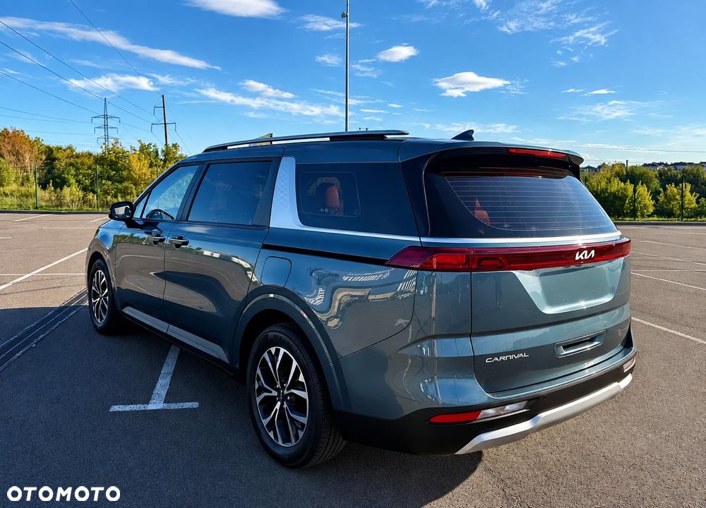 Kia Carnival - 10