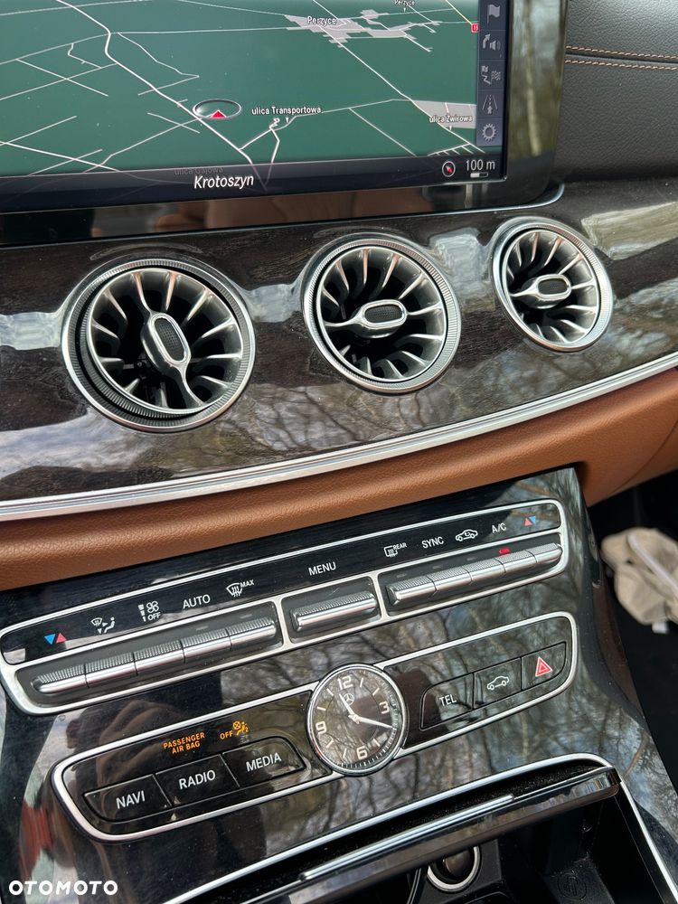 Mercedes-Benz Klasa E 400 4Matic 9G-TRONIC Avantgarde - 32