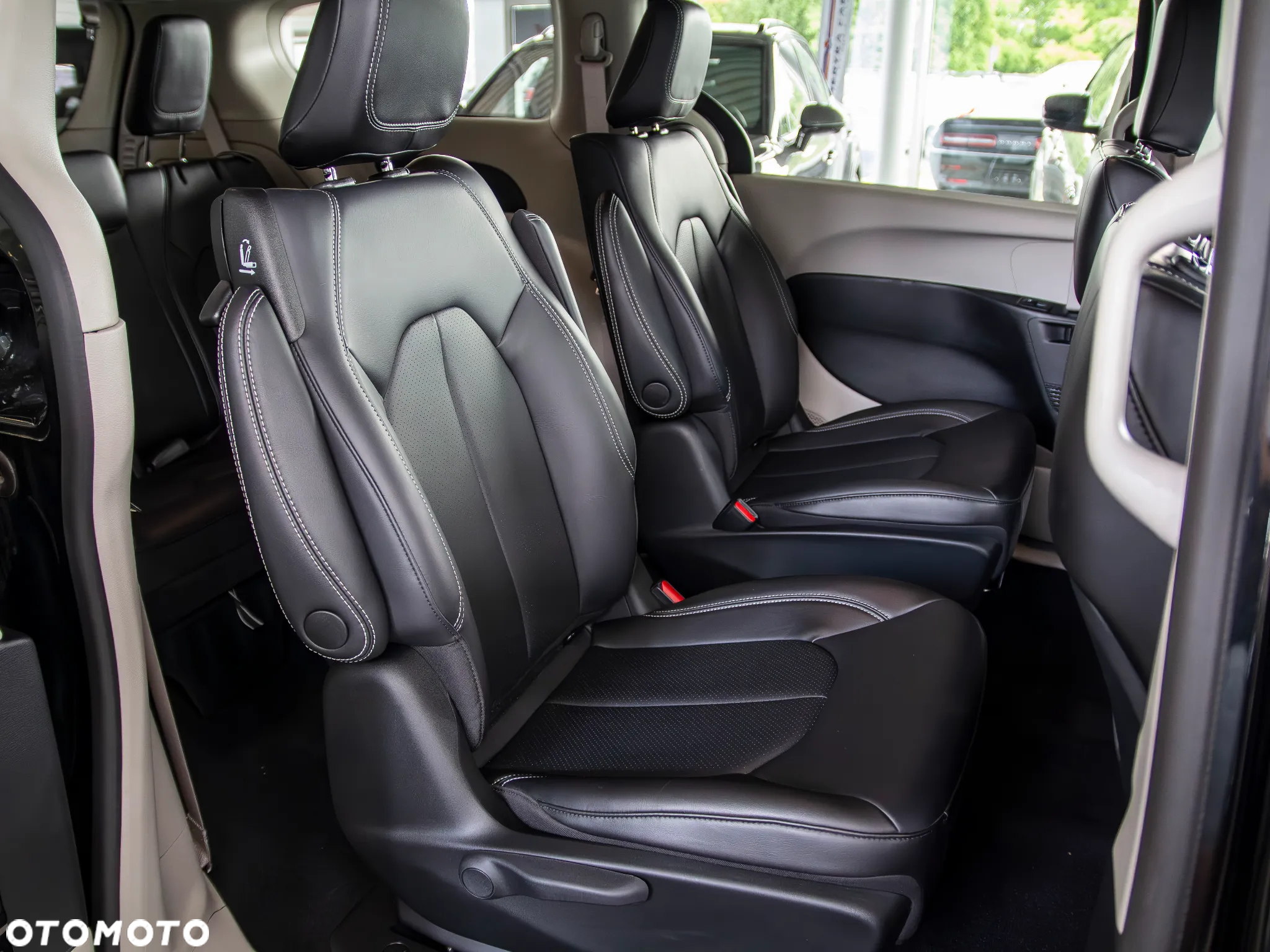 Chrysler Pacifica - 11