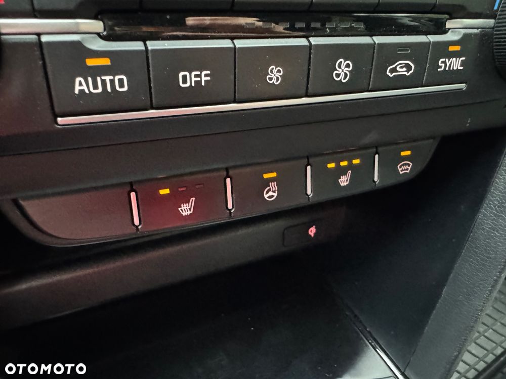 Kia Ceed 1.5 T-GDI Business Line Plus - 38