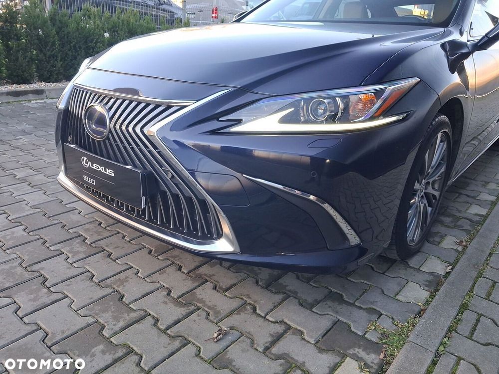 Lexus ES 300h Business Edition + - 26