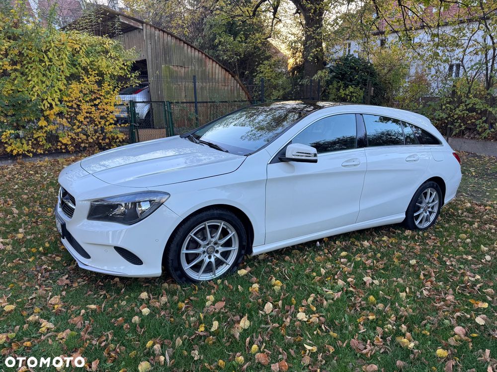 Mercedes-Benz CLA Shooting Brake 200 AMG Line - 35