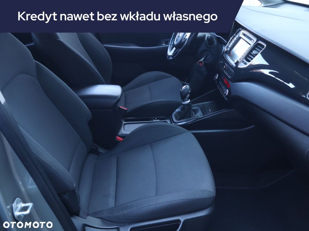 Kia Carens - 11