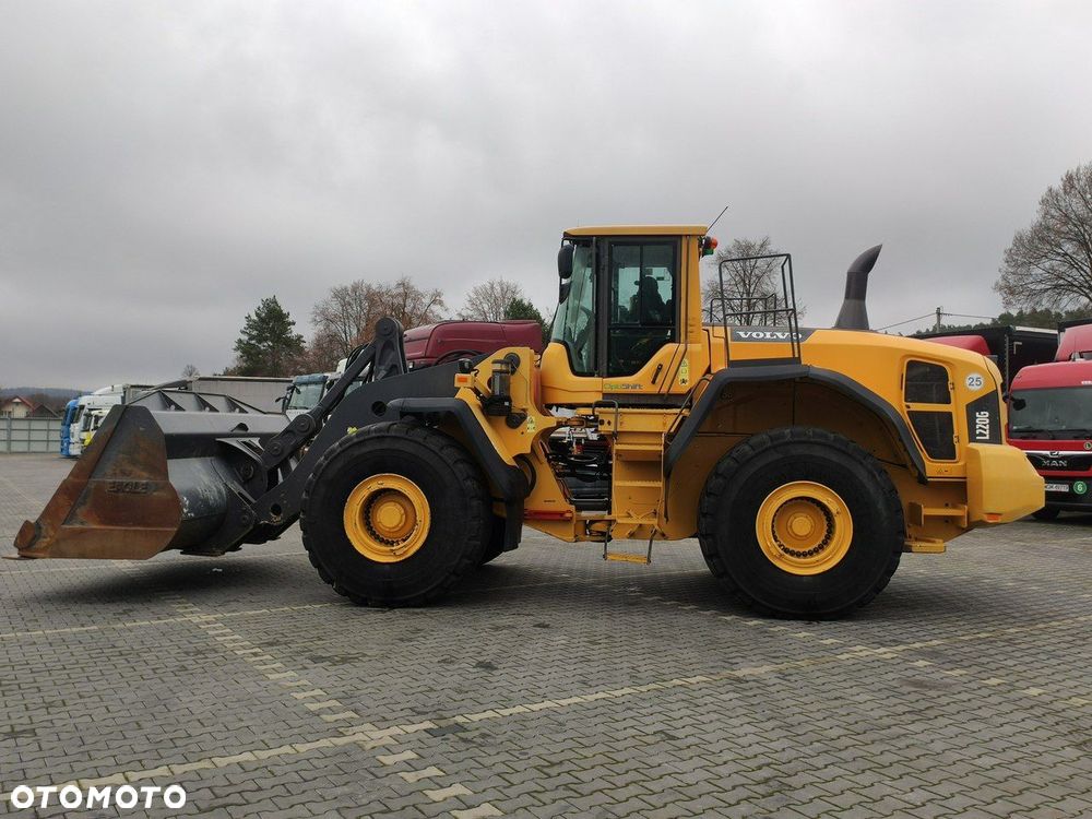 Volvo L 220G - 16