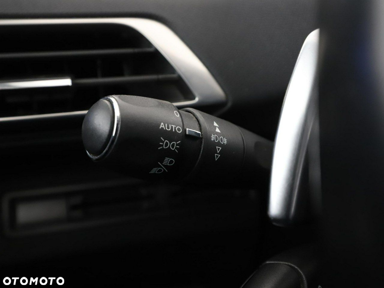Peugeot 3008 1.2 PureTech Allure S&S EAT8 - 37