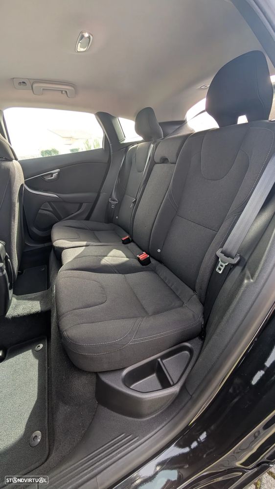 Volvo V40 2.0 D2 Momentum - 18