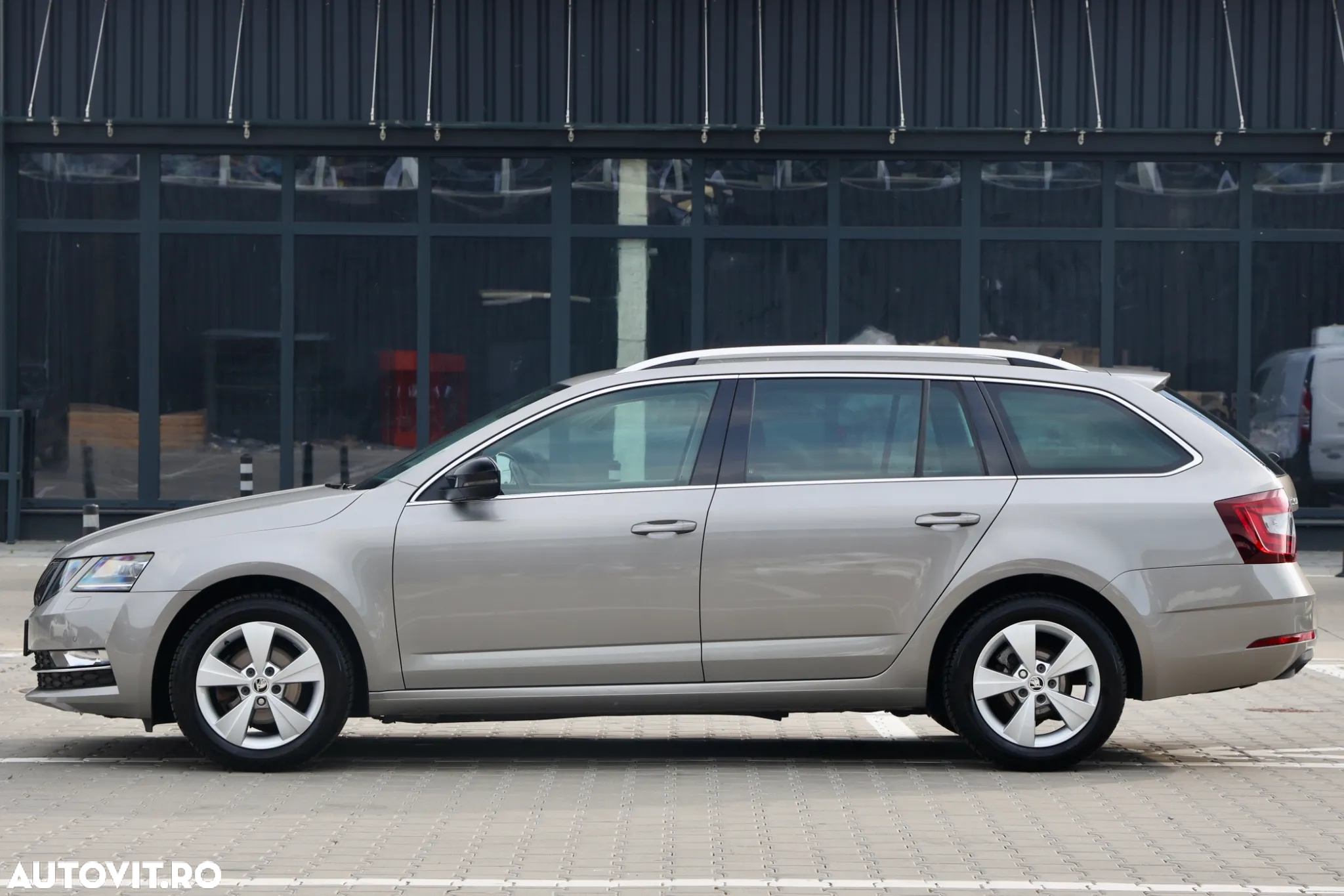Skoda Octavia Combi Diesel 1.6 TDI DSG Style - 35