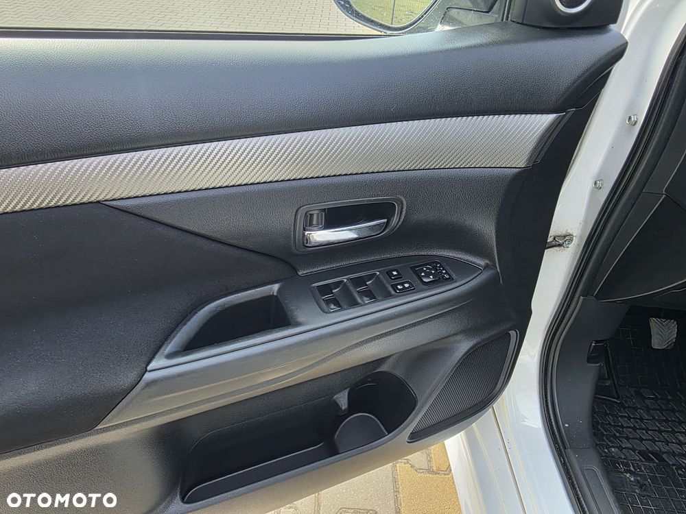 Mitsubishi Outlander 2.2 DI-D 4WD Invite - 22