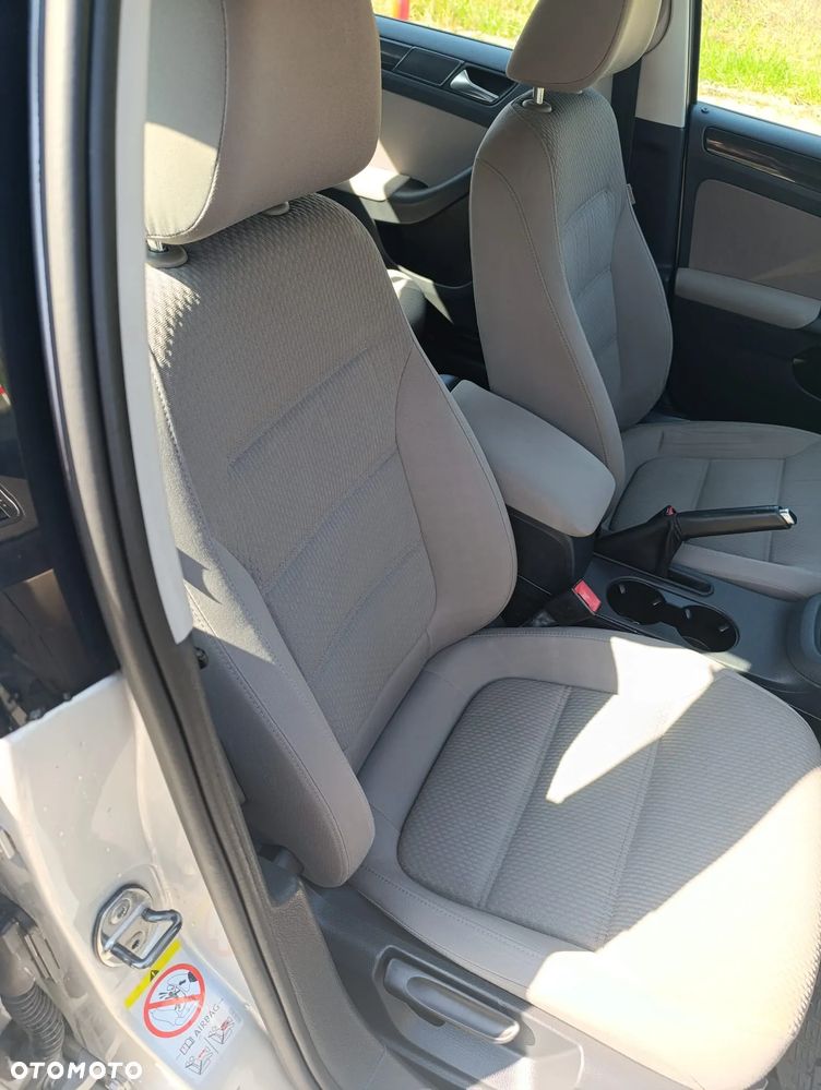 Volkswagen Jetta 1.6 TDI Comfortline - 4