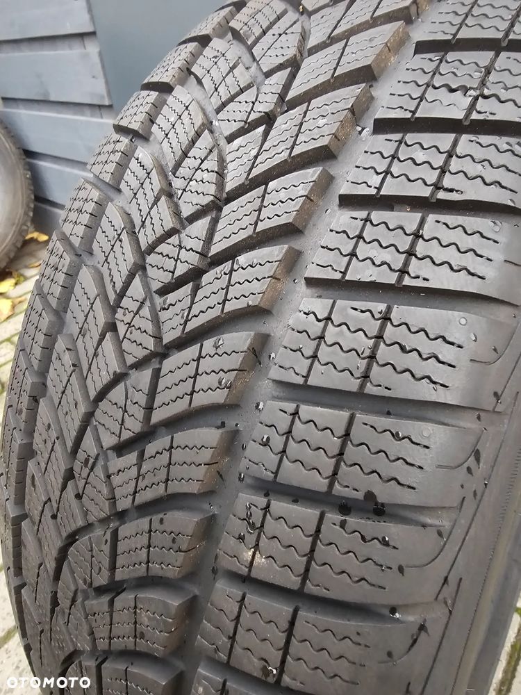 Goodyear ULTRAGRIP PERFORMANCE + SUV 235/55R18 104 H - 2