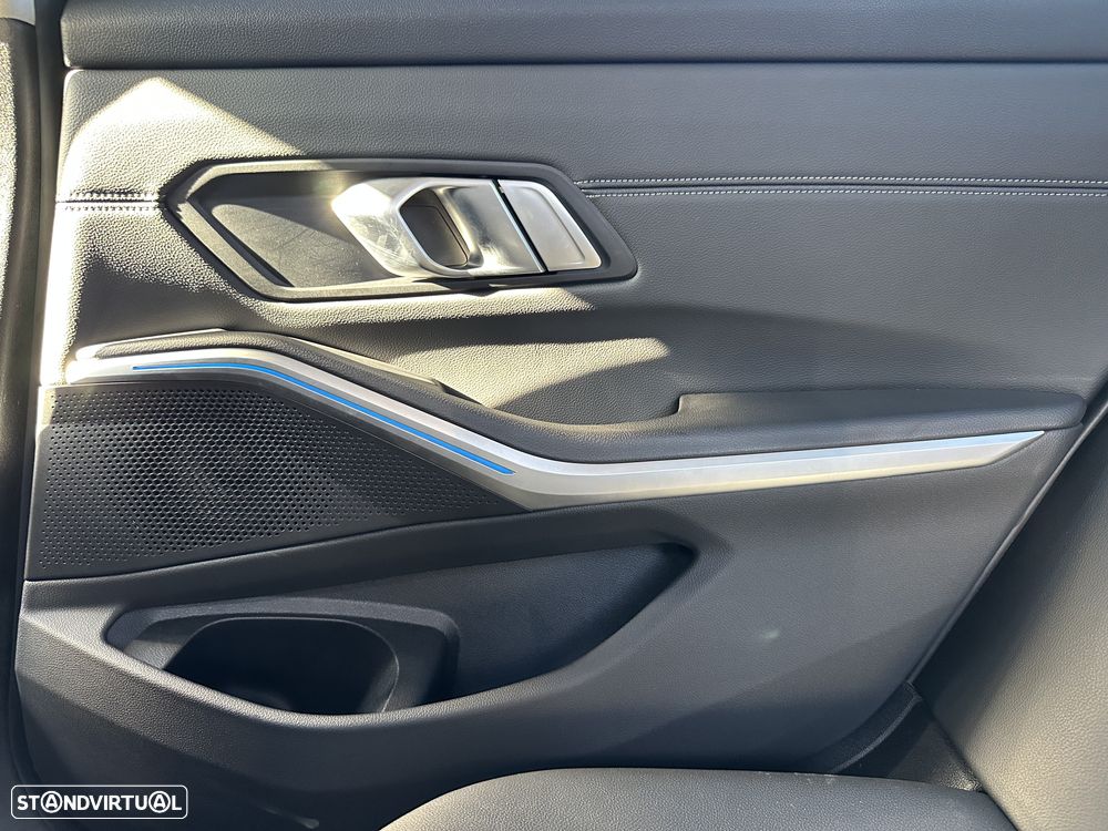 BMW 330 e Aut. Sport Line - 42