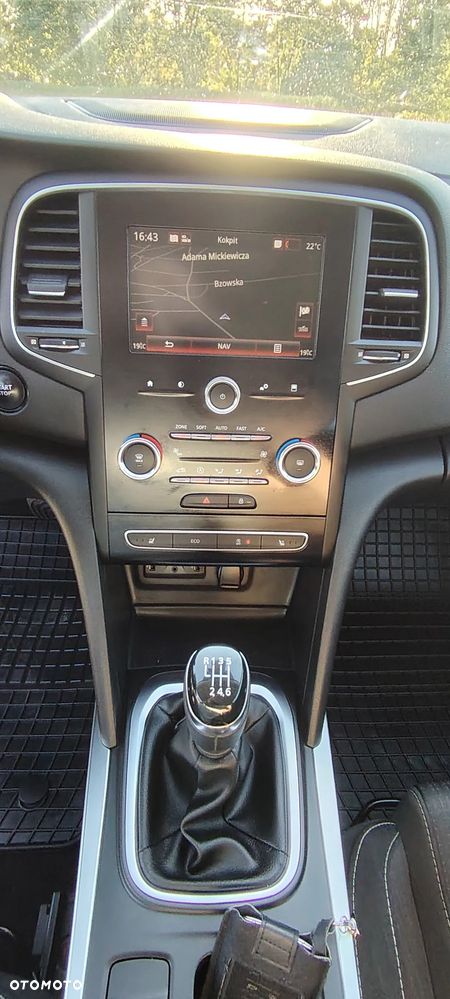 Renault Megane ENERGY TCe 130 Start & Stop Paris Business - 19