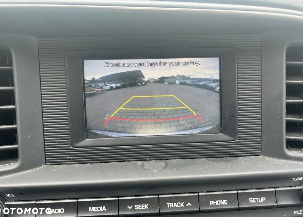 Hyundai Elantra - 11