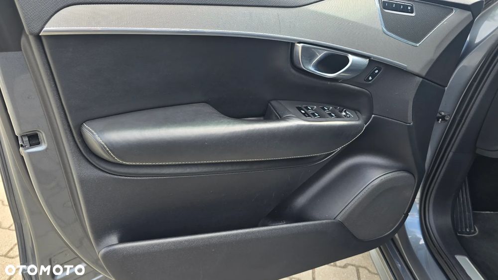Volvo XC 90 D5 SCR AWD R-Design 7os - 22