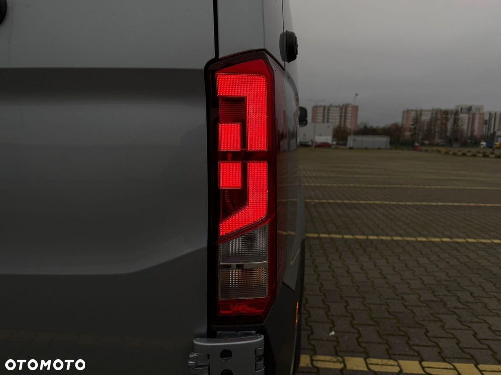 Volkswagen Crafter 35 2.0 TDI L4H3 4490 177KM AUTOMAT - 29