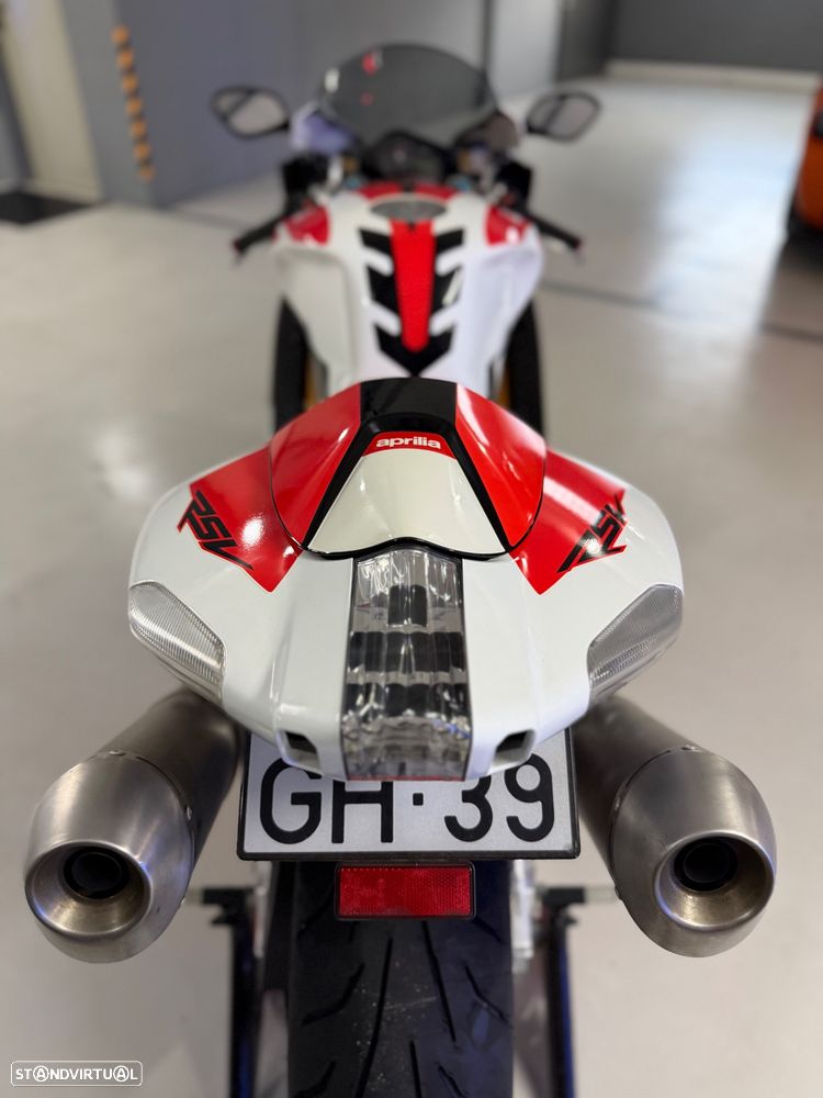 Aprilia RSV Factory RR - 2