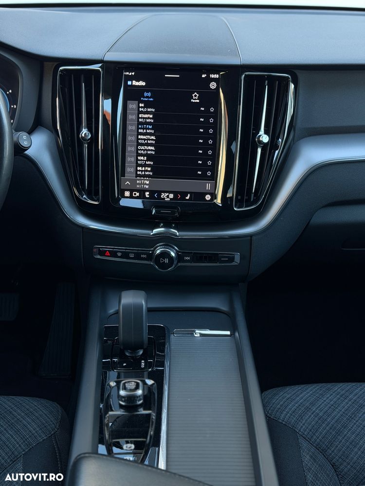 Volvo XC 60 B4 MHEV AWD Momentum Pro - 19