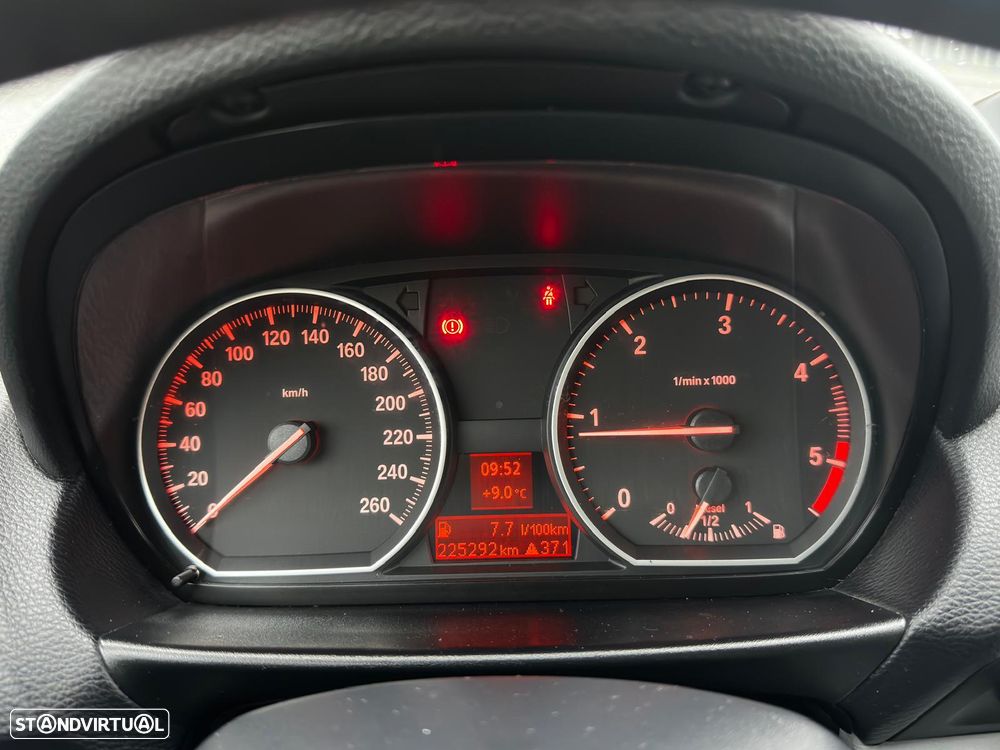 BMW 120 d Limited Edition Lifestyle c/ M Sport Pack - 7