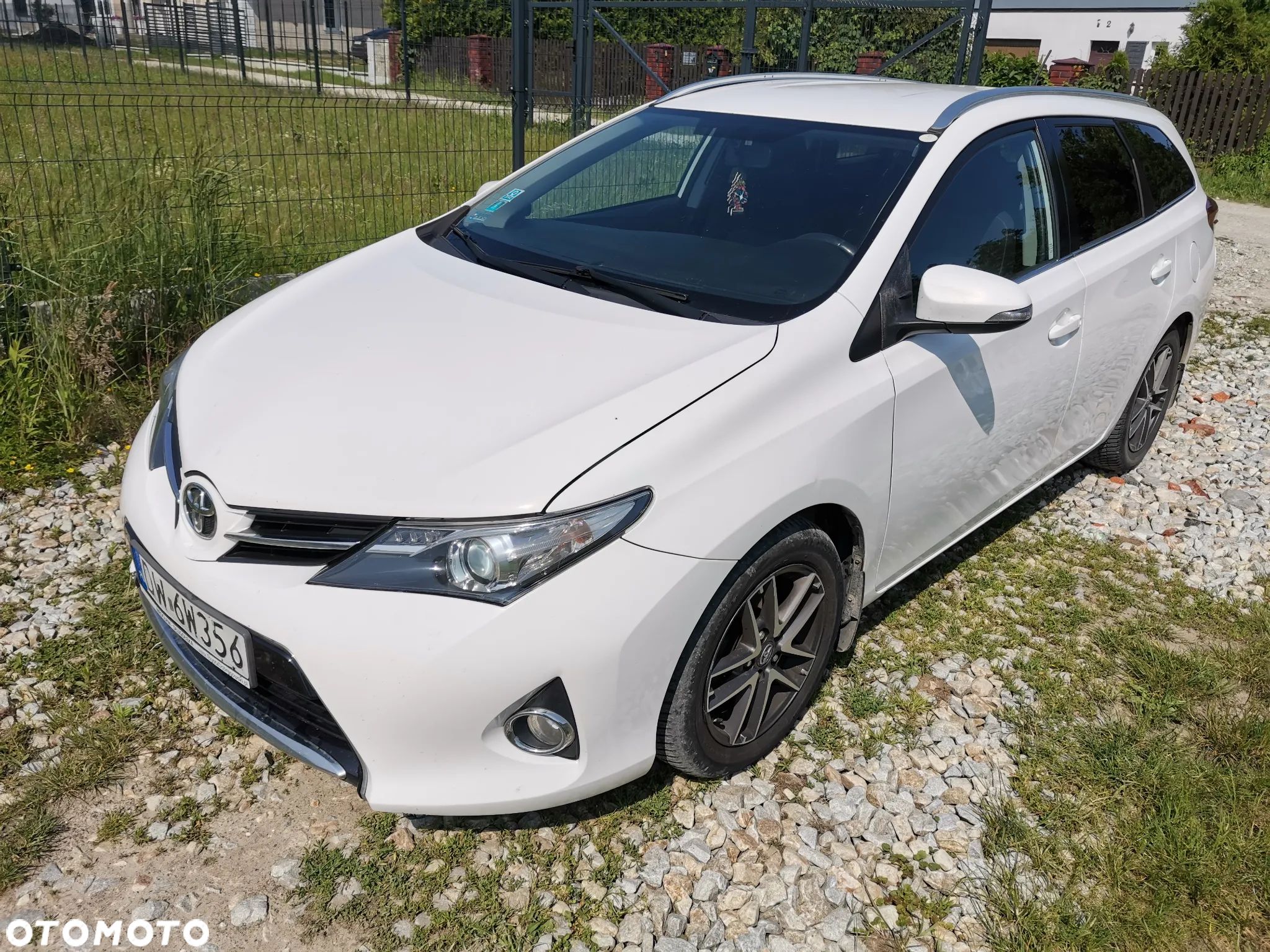 Toyota Auris 1.6 Premium + - 1