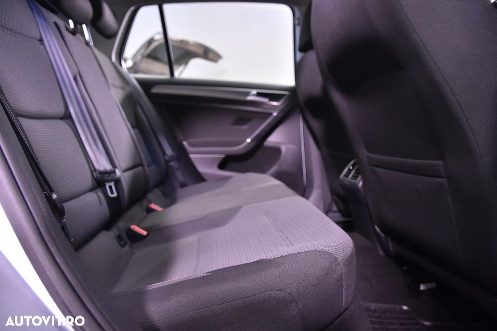 Volkswagen Golf - 12