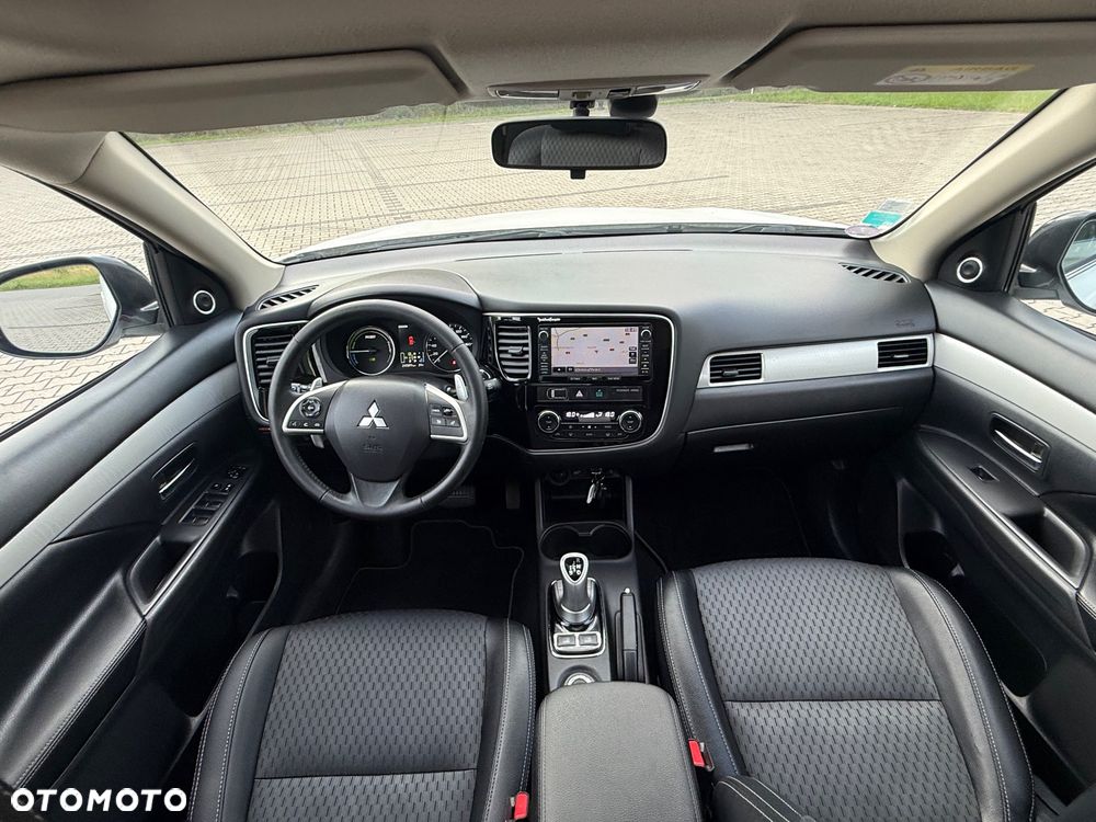 Mitsubishi Outlander 2.0 4WD Top - 10