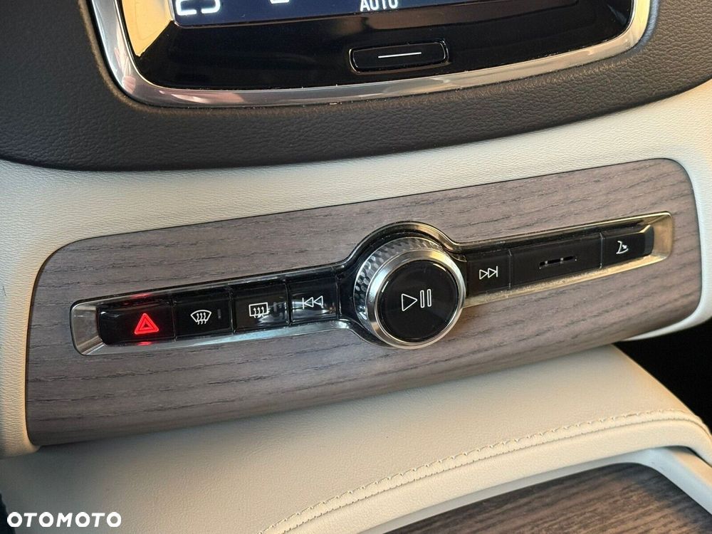 Volvo XC 90 - 32