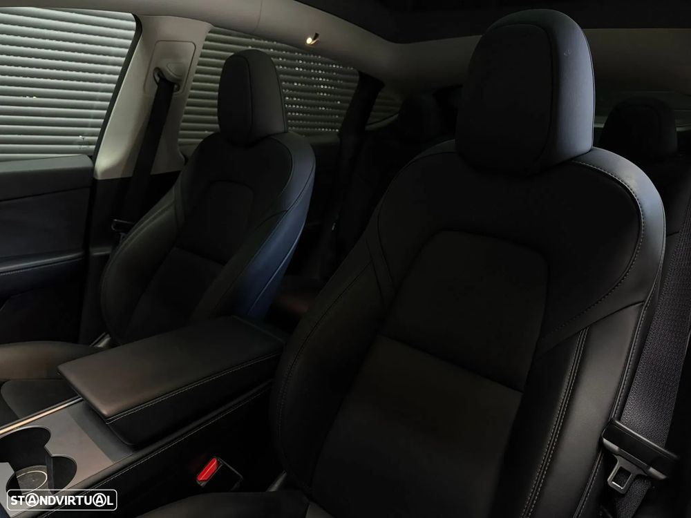 Tesla Model Y Long Range Dual Motor AWD - 13
