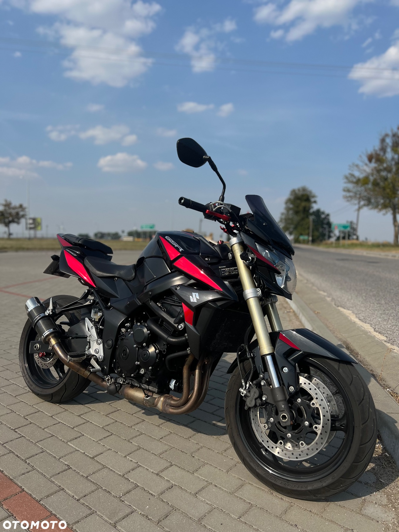 Suzuki GSR - 2