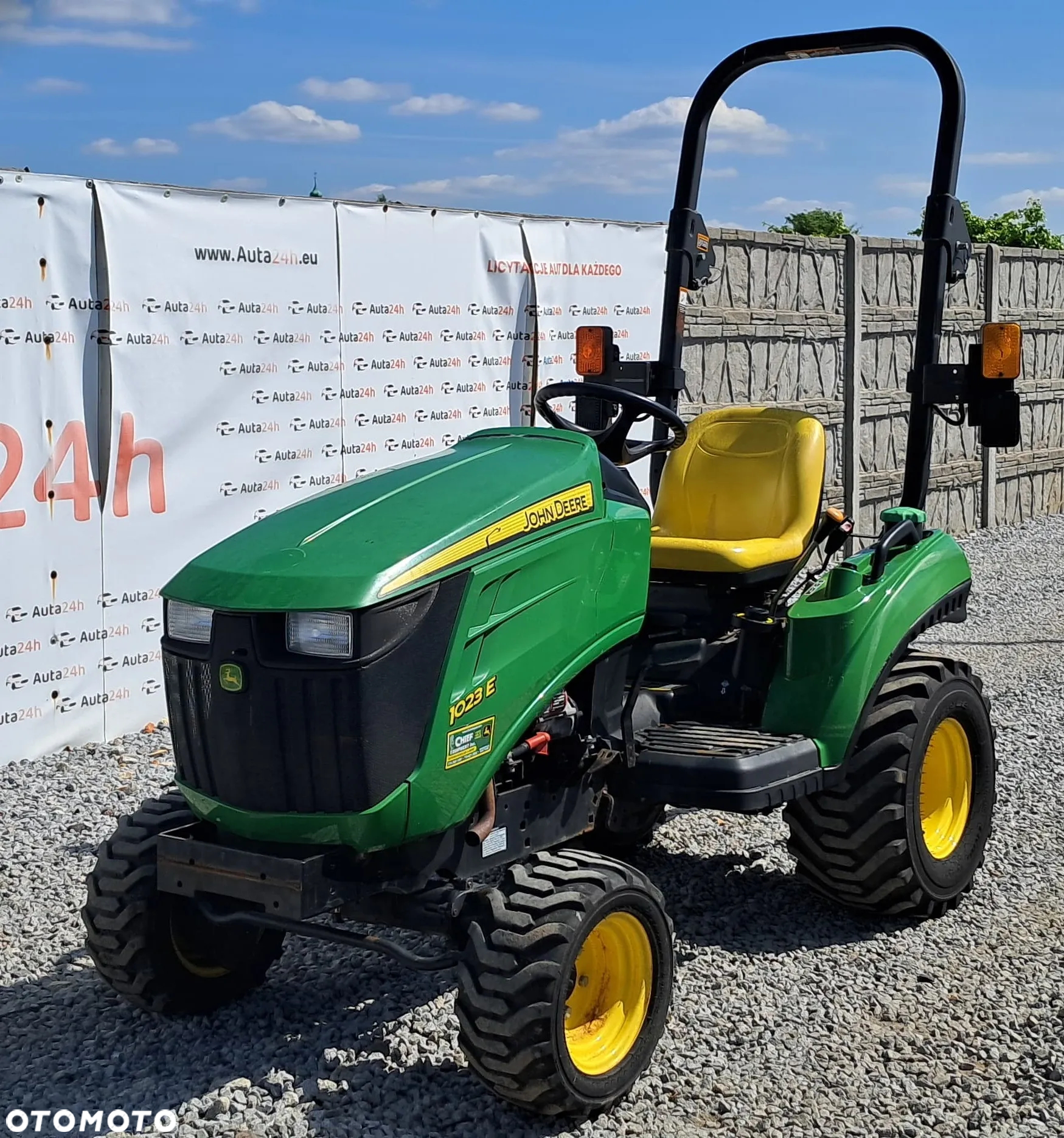 John Deere 1023E - 2