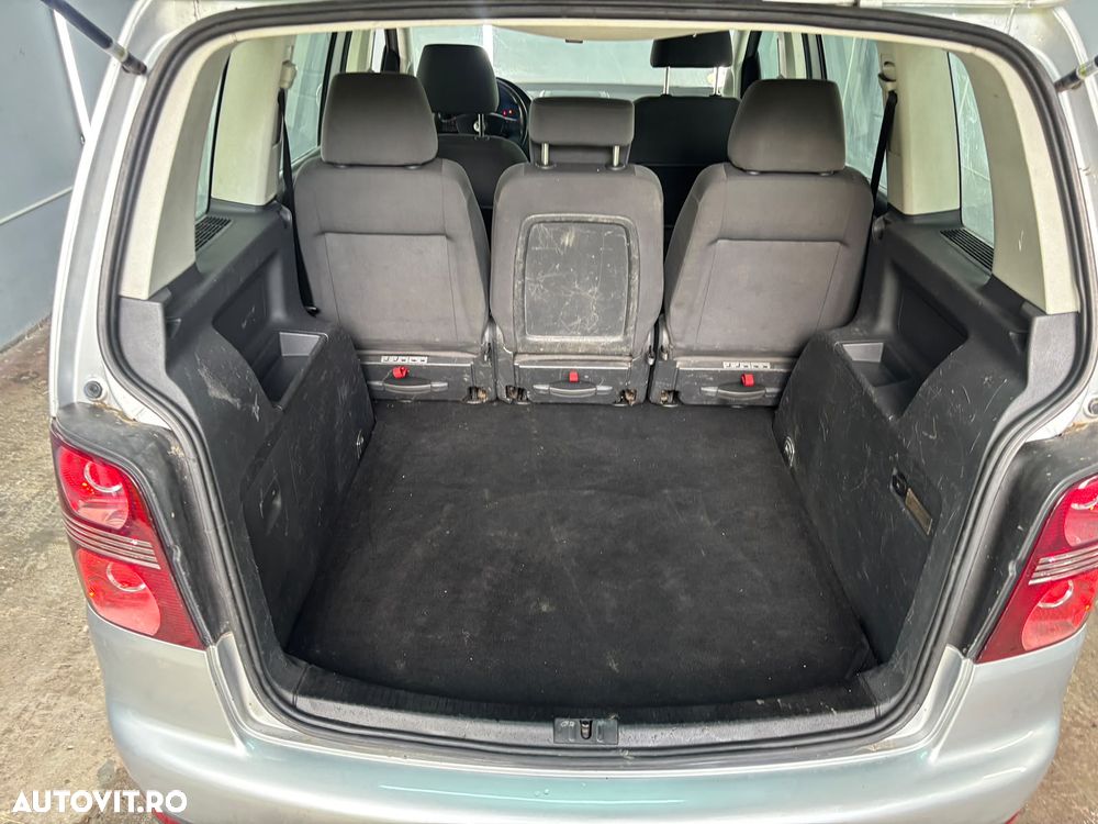 Volkswagen Touran 1.9 TDI Conceptline - 14