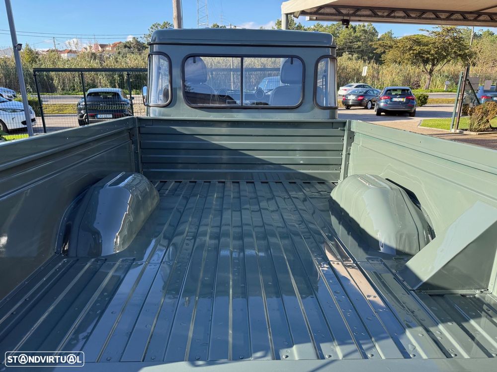 Land Rover Defender - 12