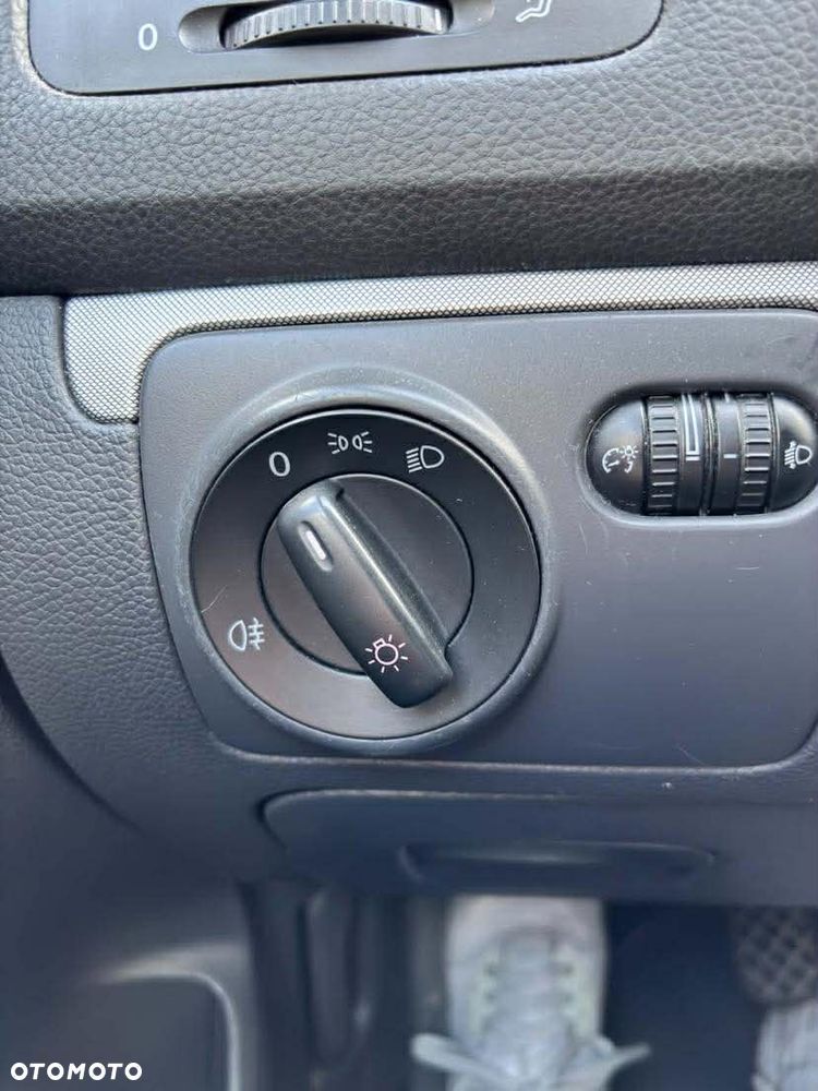 Volkswagen Jetta 1.6 FSI Comfortline - 17