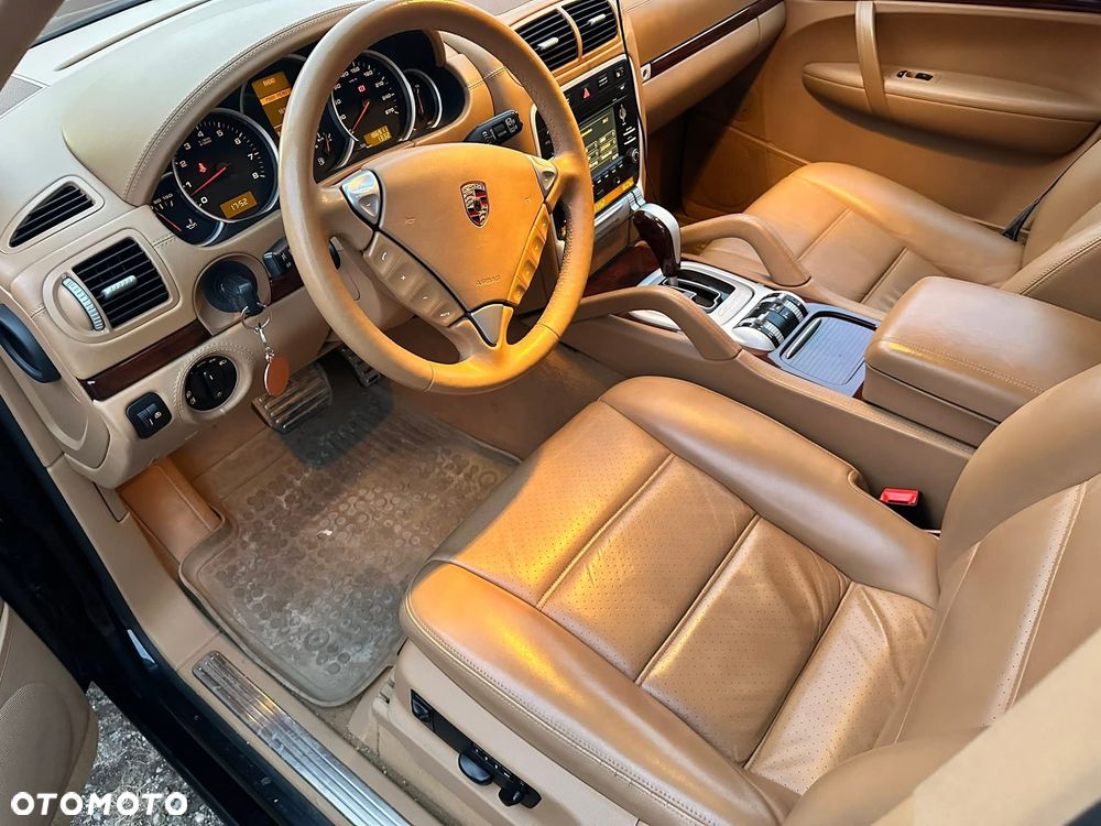 Porsche Cayenne - 4