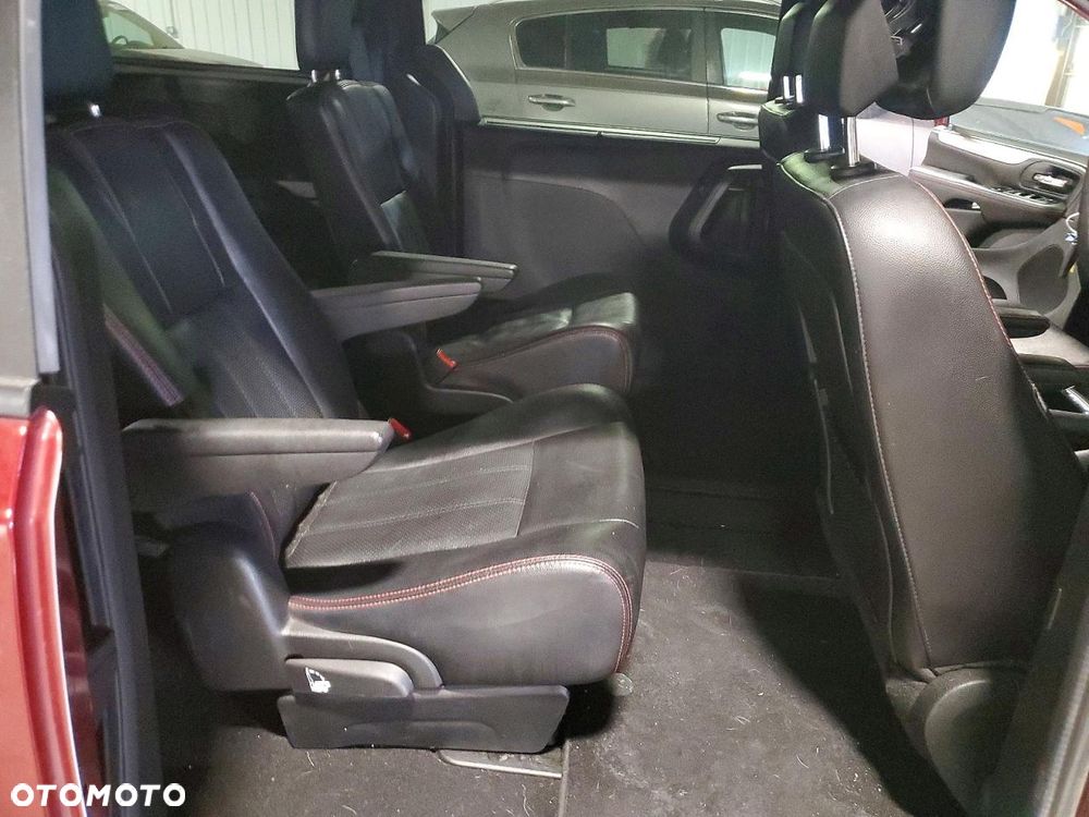 Dodge Grand Caravan - 12