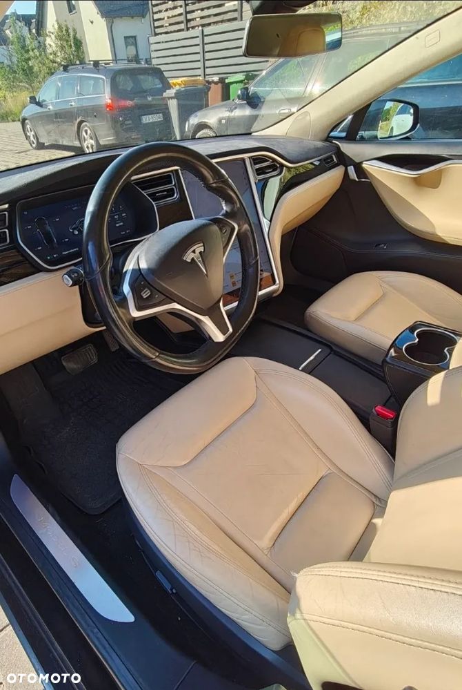 Tesla Model S - 13