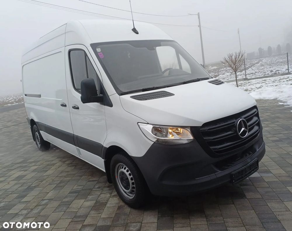 Mercedes-Benz Sprinter - 2